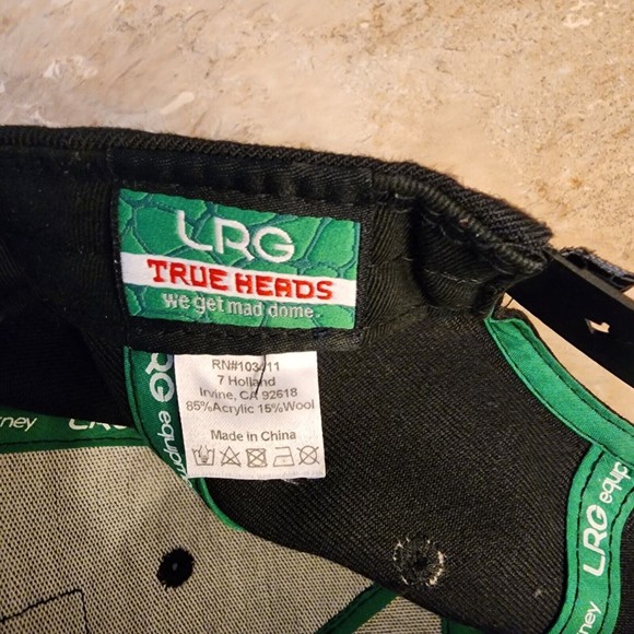 Snapback Black Hat with the saying "Smokin'em all since 1947" - Picture 6 of 9